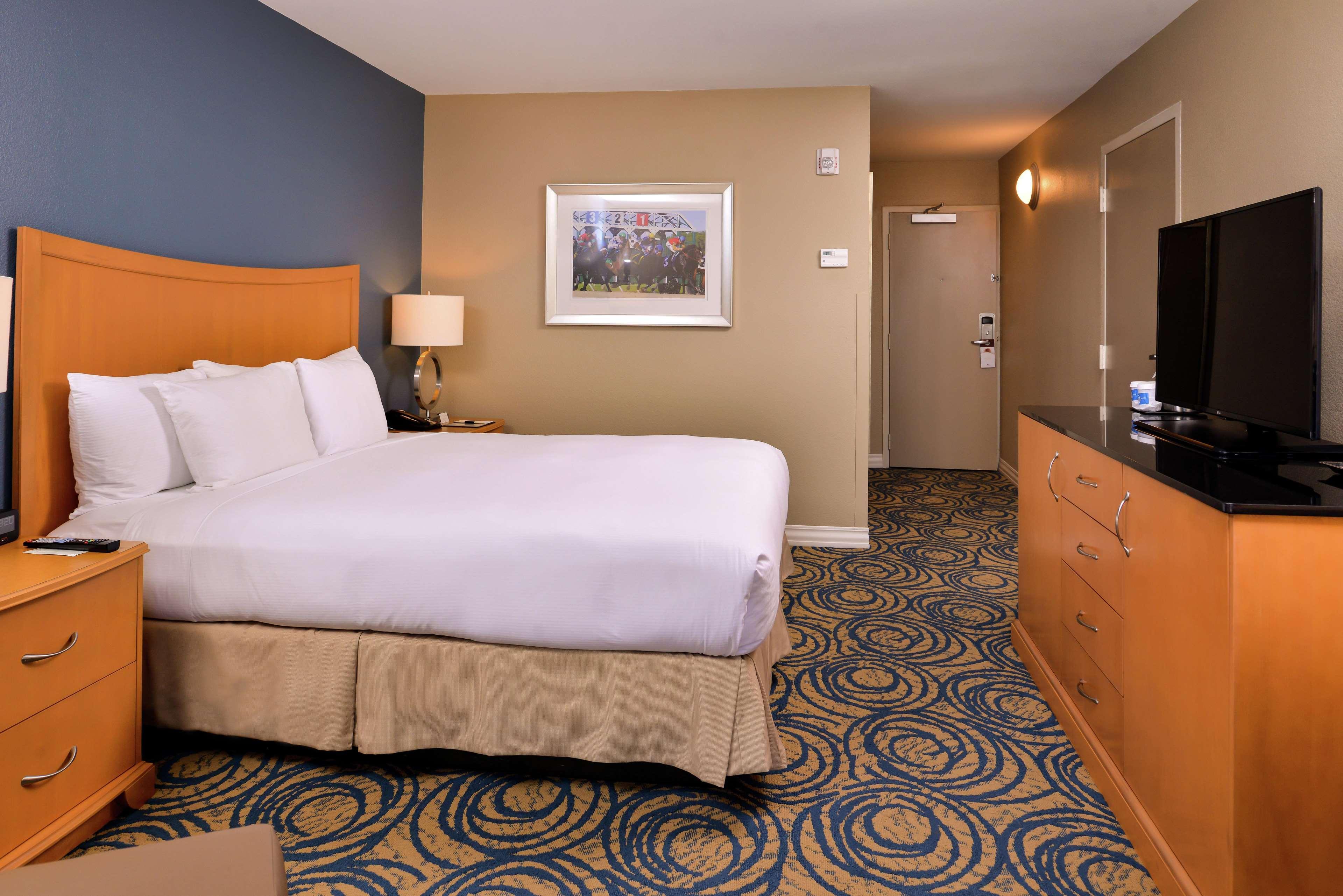 Doubletree By Hilton Hotel Tampa Airport-Westshore Exterior photo