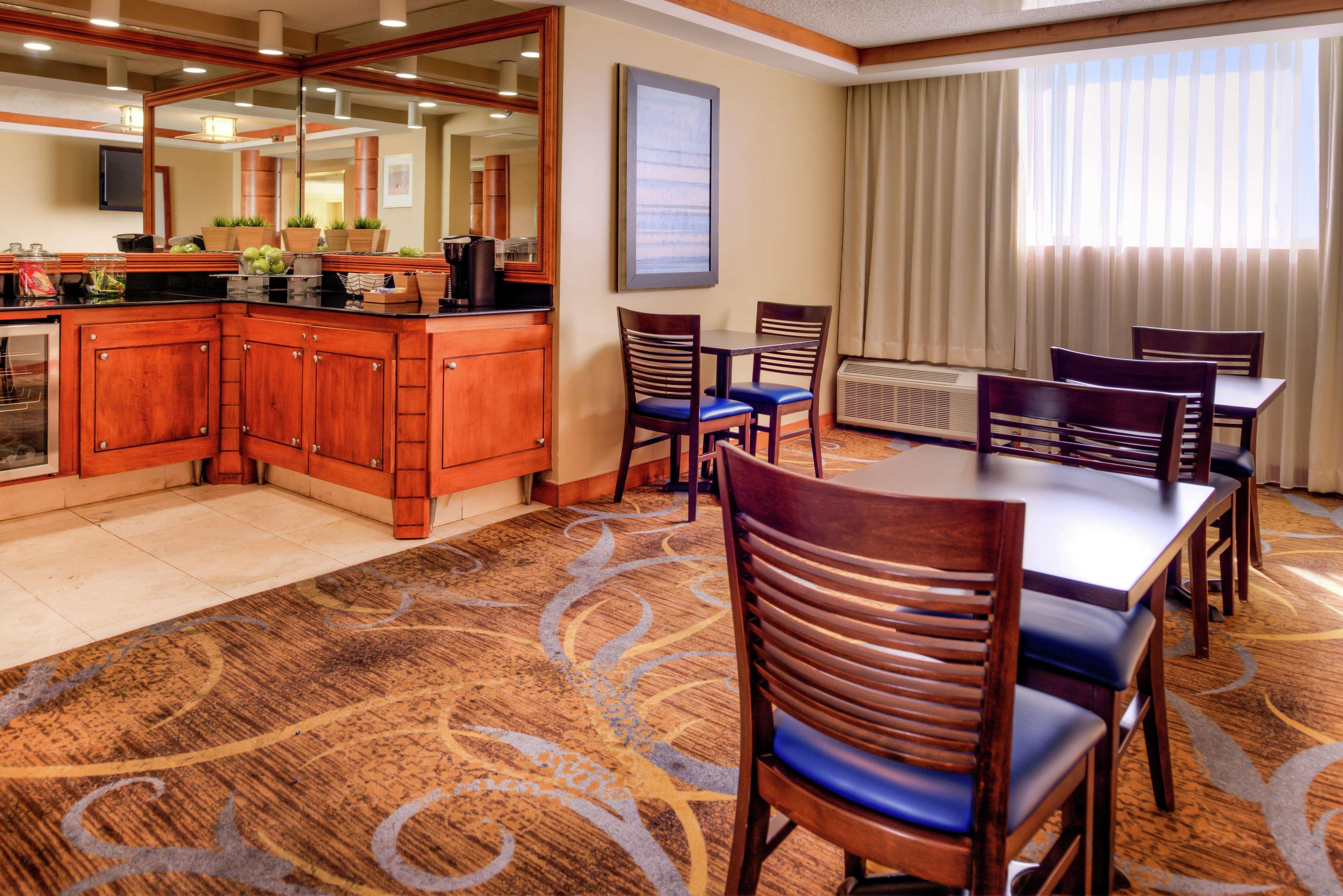 Doubletree By Hilton Hotel Tampa Airport-Westshore Exterior photo