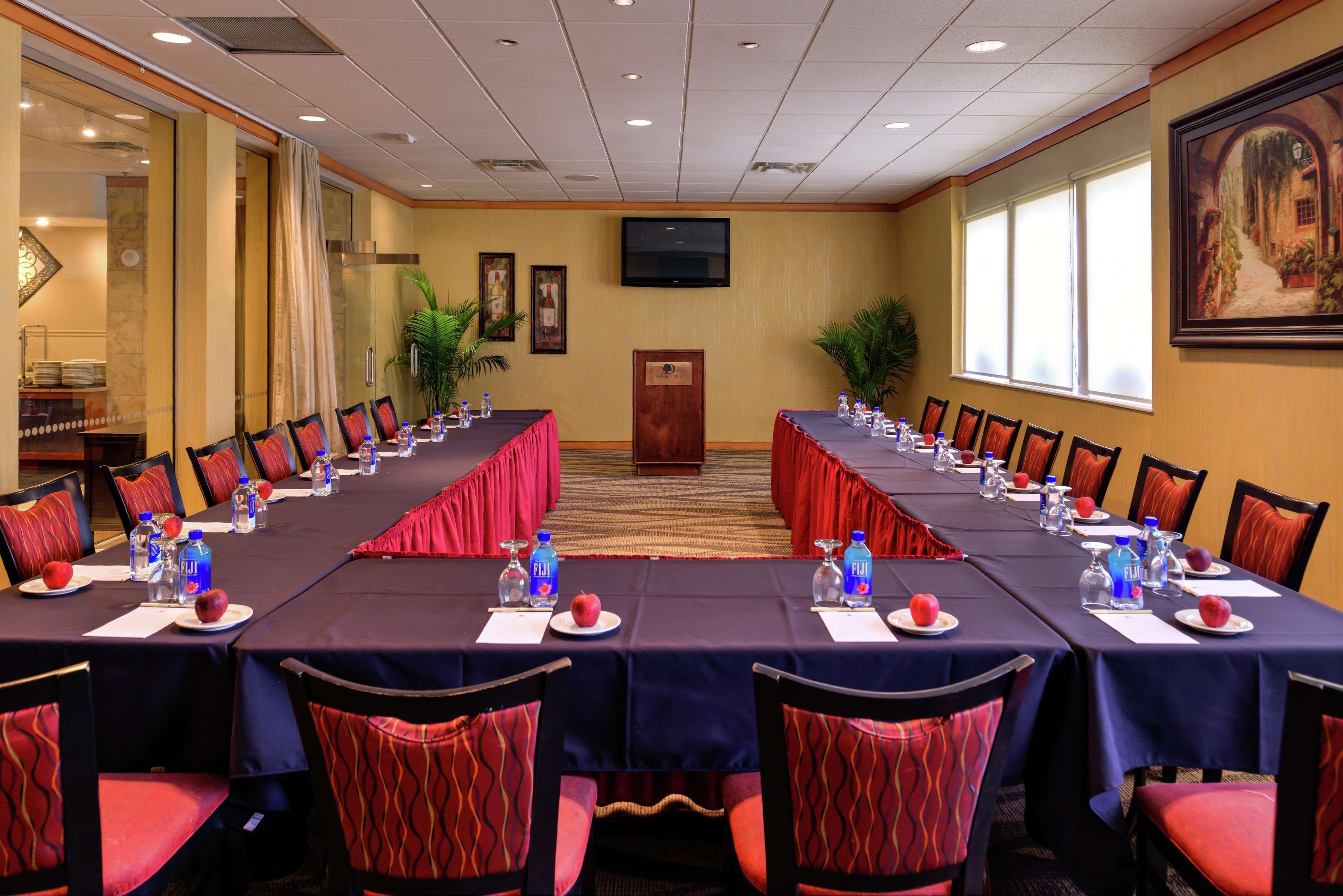 Doubletree By Hilton Hotel Tampa Airport-Westshore Exterior photo