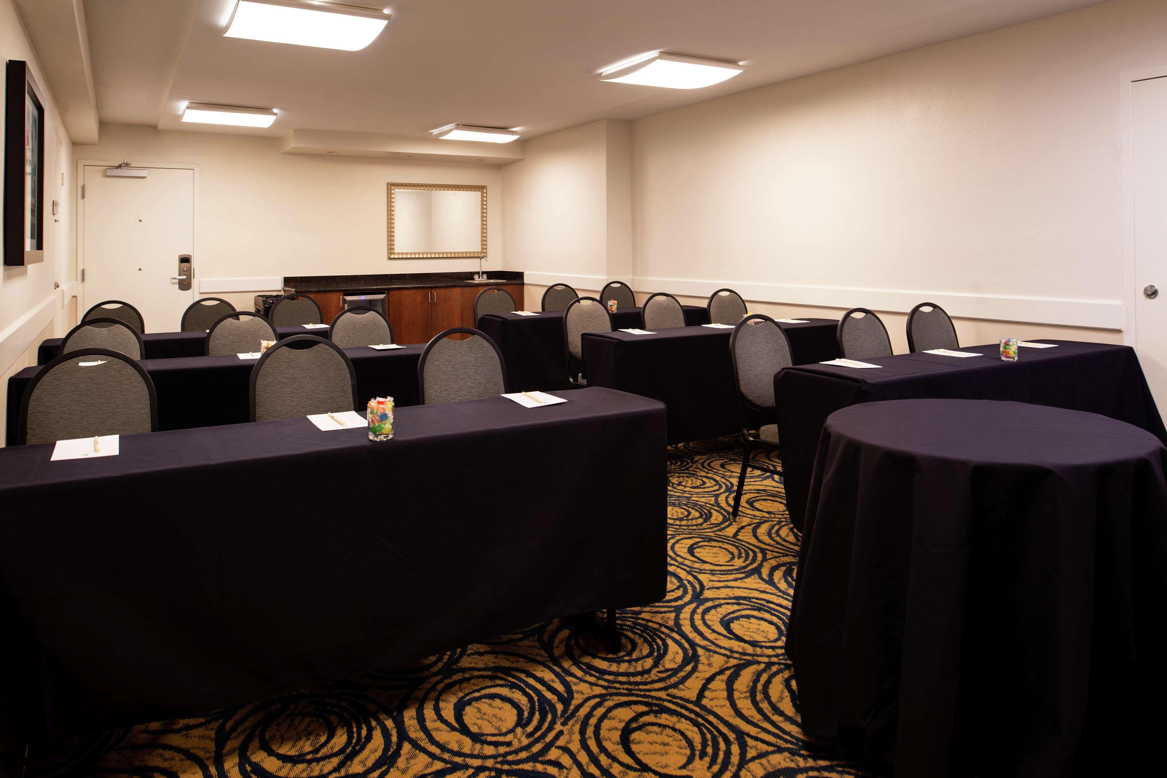 Doubletree By Hilton Hotel Tampa Airport-Westshore Exterior photo