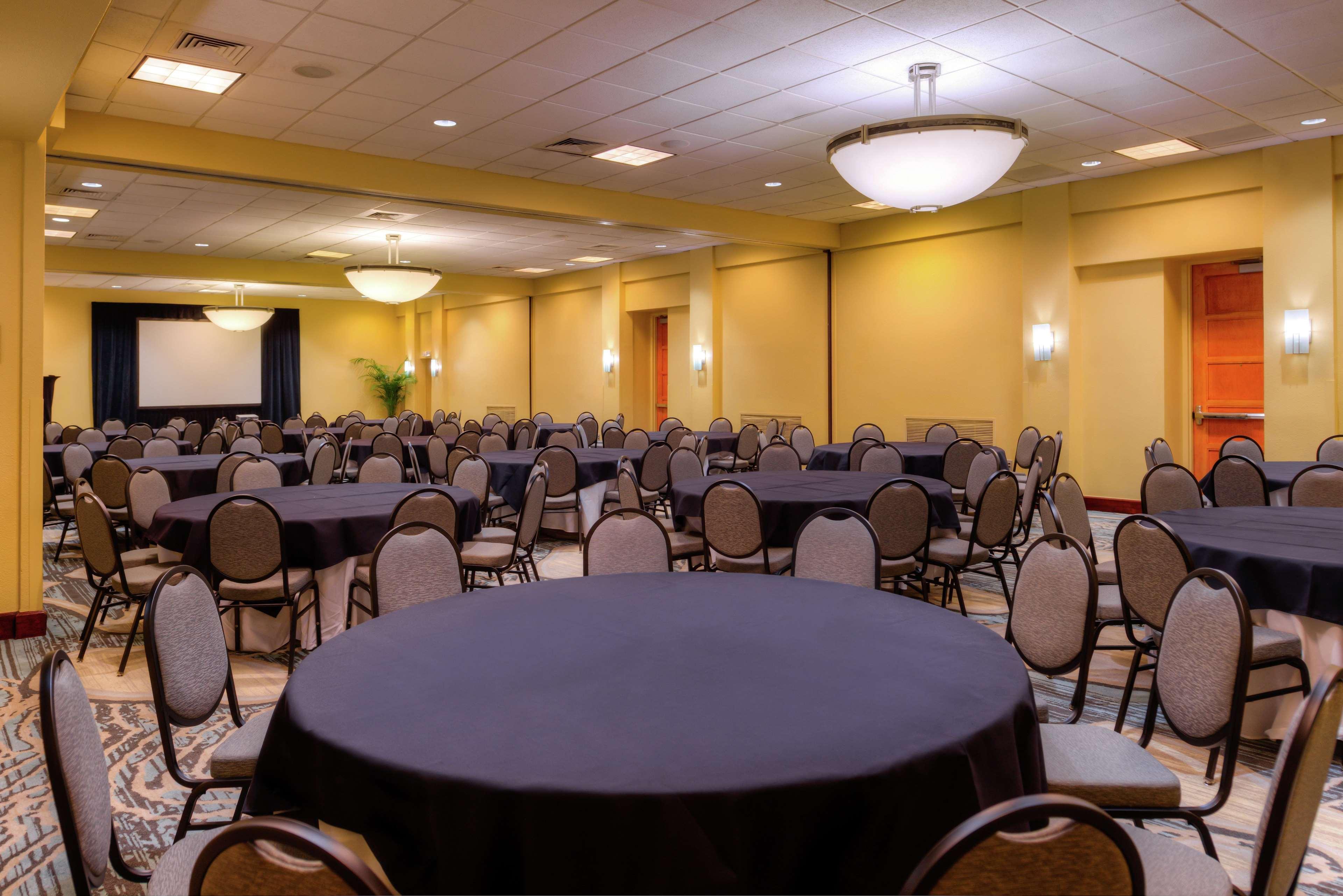 Doubletree By Hilton Hotel Tampa Airport-Westshore Exterior photo