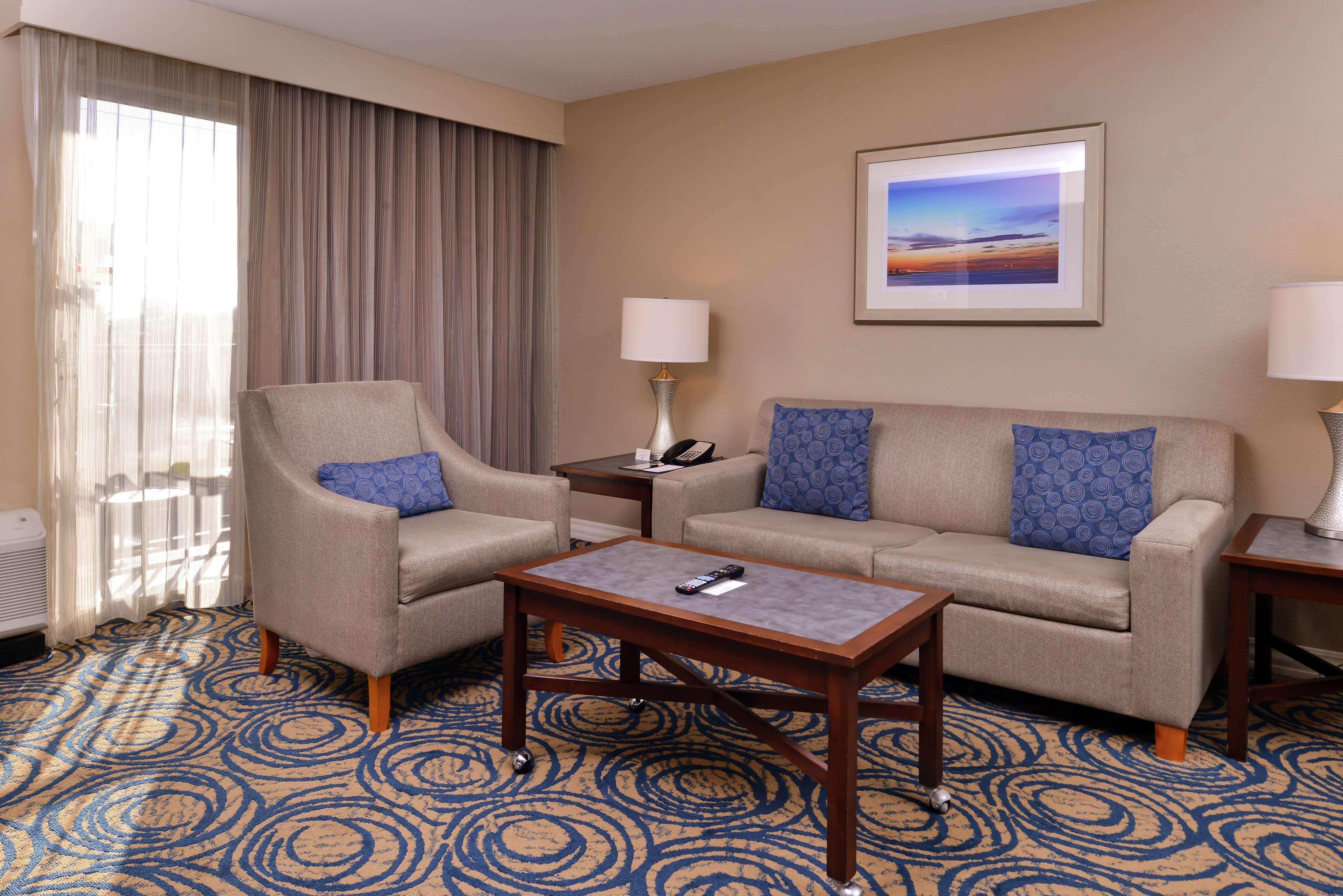 Doubletree By Hilton Hotel Tampa Airport-Westshore Exterior photo