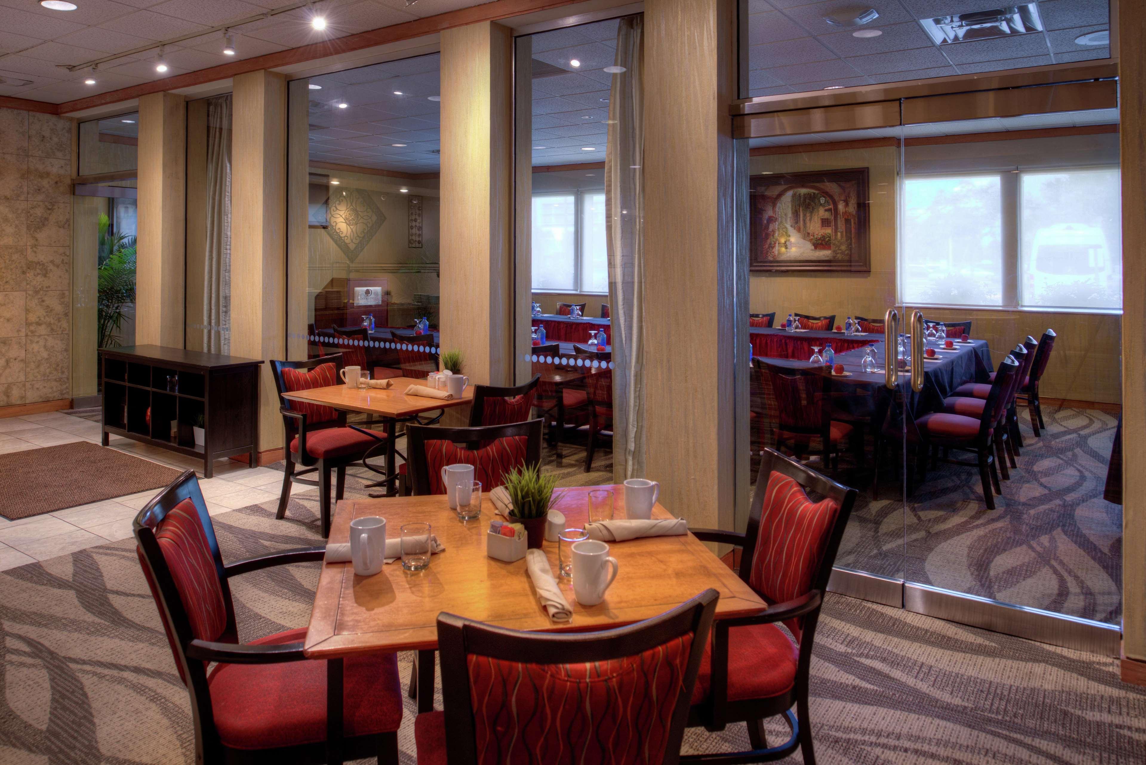 Doubletree By Hilton Hotel Tampa Airport-Westshore Exterior photo